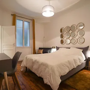 Large Flat At 2 Steps From The Eiffel Tower París